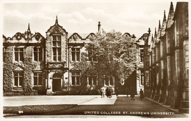 United Colleges, St Andrews University, Szkocja (zdjęcie czarno-białe) autorstwa English Photographer