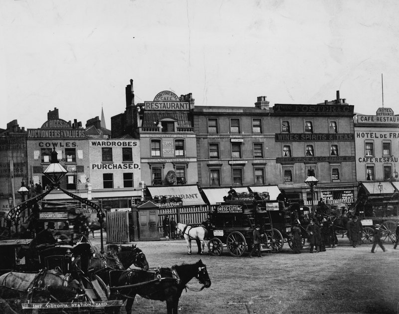 Victoria Station Yard, Londyn autorstwa English Photographer