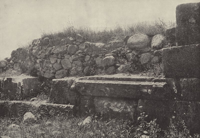 Mur synagogi w Kafarnaum, scena cudu uzdrowienia ręki autorstwa English Photographer