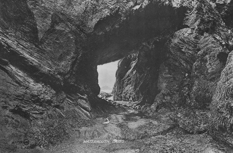Jaskinie Watermouth (zdjęcie czarno-białe) autorstwa English Photographer