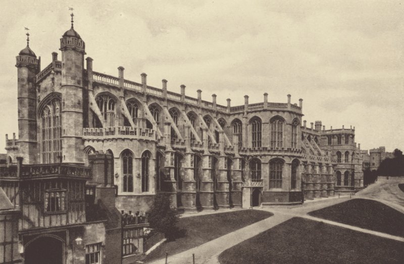Zamek Windsor, zewnętrzna część kaplicy św. Jerzego (zdjęcie czarno-białe) autorstwa English Photographer