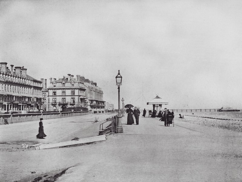 Worthing: Heene Terrace (zdjęcie czarno-białe) autorstwa English Photographer