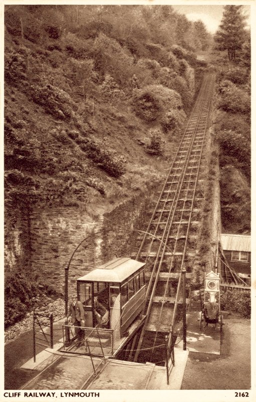 Cliff Railway, Lynmouth (zdjęcie czarno-białe) autorstwa English School