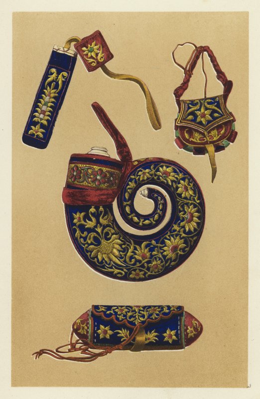 Indyjski róg prochowy i trzy sztuki mebli Matchlock (chromolitho) autorstwa English School