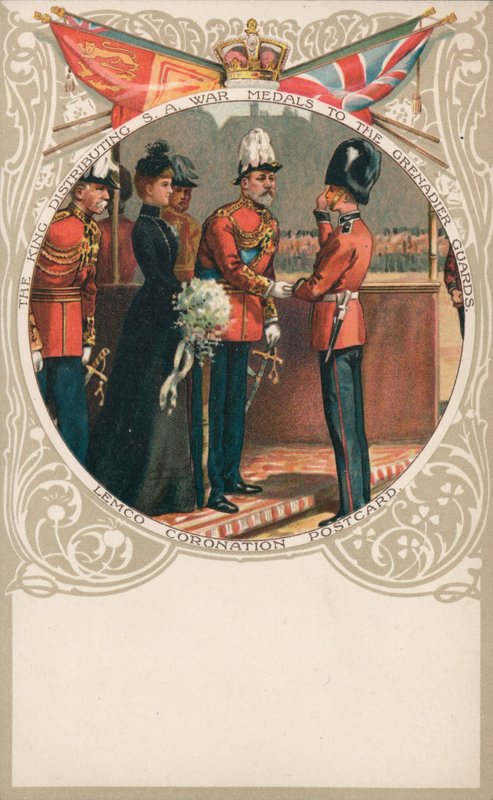 Król Edward VII rozdający południowoafrykańskie medale wojenne Gwardii Grenadierów autorstwa English School