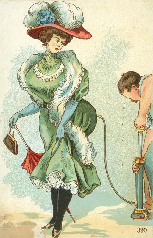 Mężczyzna nadmuchujący spódnicę edwardiańskiej kobiety za pomocą pompki (kolorowa litografia) autorstwa English School