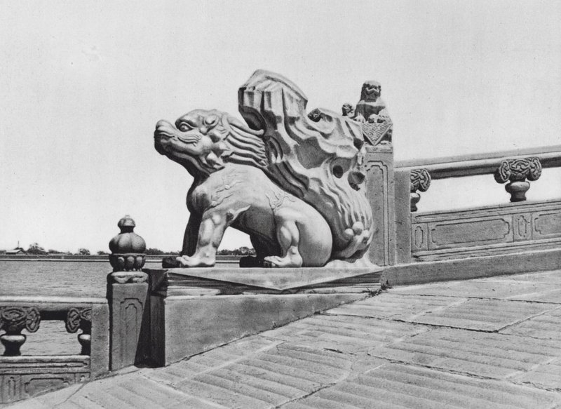 Pekin, Wan shou shan, Chihli, koniec mostu w Pałacu Letnim (zdjęcie czarno-białe) autorstwa Ernst Boerschmann