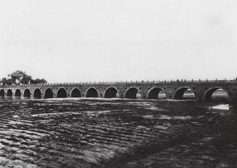 Yenchoufu, Shantung, most (zdjęcie czarno-białe) autorstwa Ernst Boerschmann