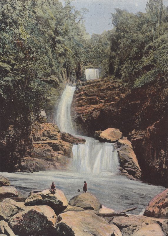 Cascade De Namora, Cote Est autorstwa European Photographer