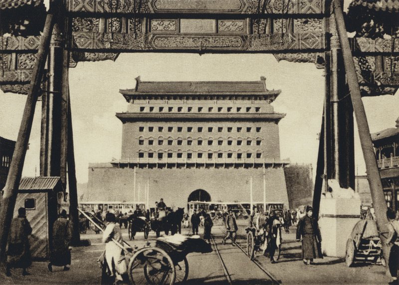 Chiny, Pekin, brama miejska (zdjęcie czarno-białe) autorstwa European Photographer