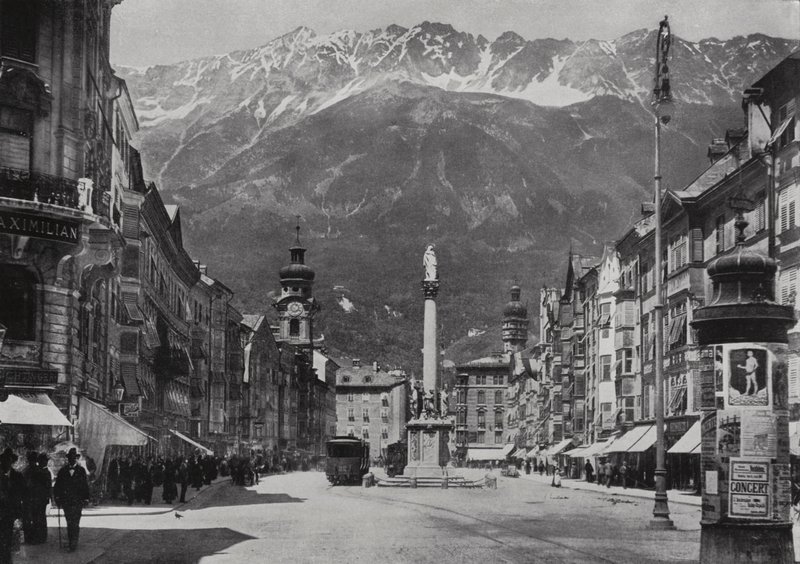 Die Theresienstrasse w Innsbrucku (zdjęcie czarno-białe) autorstwa European Photographer