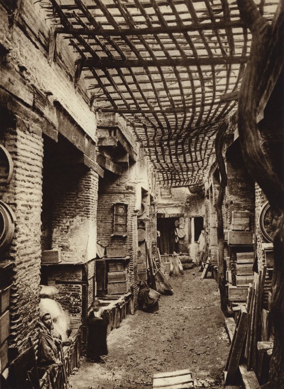 Fez, Bazar Stolarzy (zdjęcie czarno-białe) autorstwa European Photographer