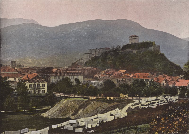 Lourdes, miasto i zamek autorstwa European Photographer