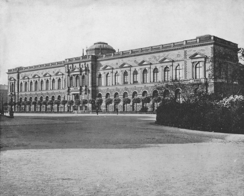 Muzeum w Dreźnie (zdjęcie czarno-białe) autorstwa European Photographer