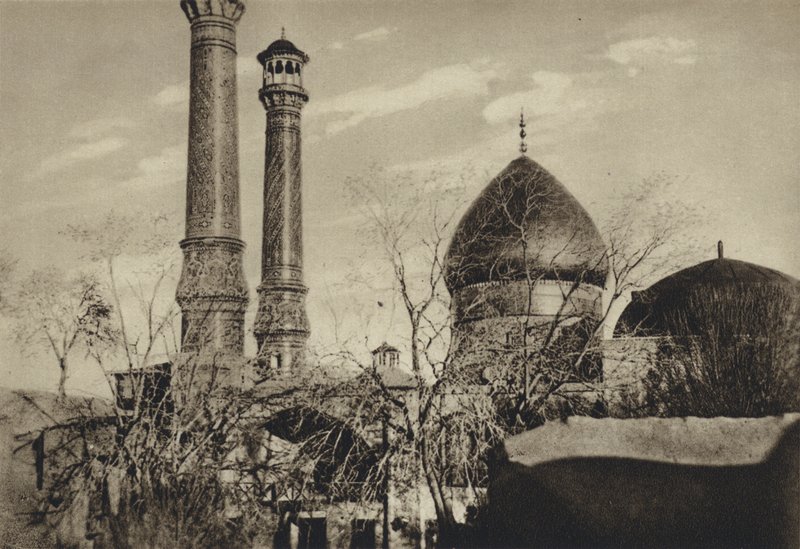 Persja, Teheran, grobowiec Abdoll Asima (zdjęcie czarno-białe) autorstwa European Photographer