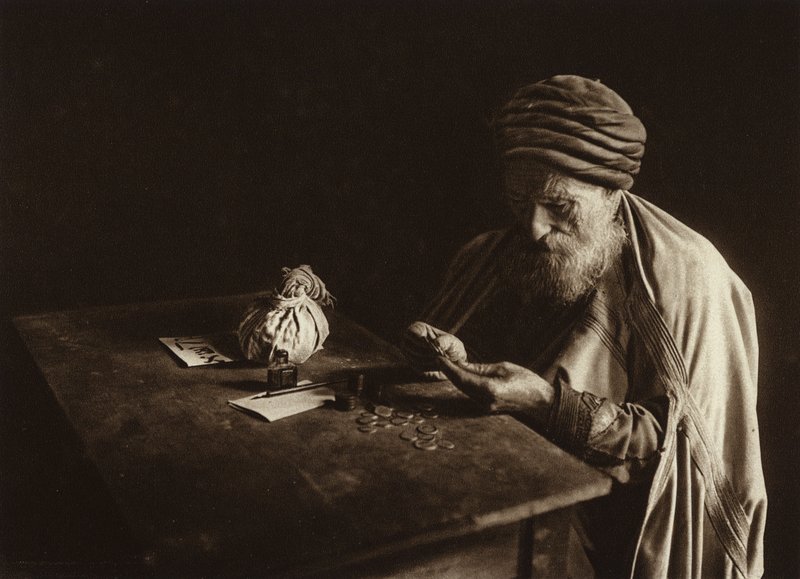 Tunis, żydowski kantor wymiany pieniędzy (zdjęcie czarno-białe) autorstwa European Photographer