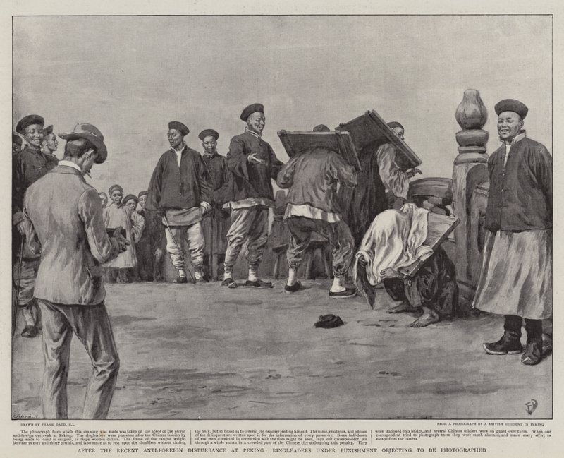 Po niedawnych zamieszkach anty-zagranicznych w Pekinie przywódcy pod karą sprzeciwiają się fotografowaniu autorstwa Frank Dadd