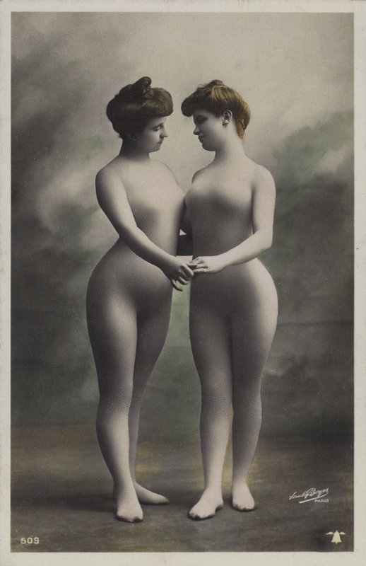 Dwie kobiety w bodystockingach autorstwa French Photographer