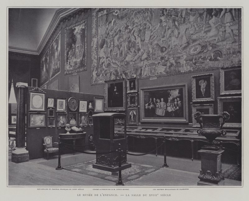 XVIII-wieczna sala w Muzeum Dzieciństwa w Petit Palais, Paryż (zdjęcie czarno-białe) autorstwa French Photographer