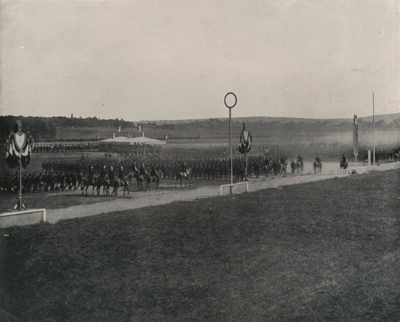 Przegląd wojskowy w Longchamps (zdjęcie czarno-białe) autorstwa French Photographer