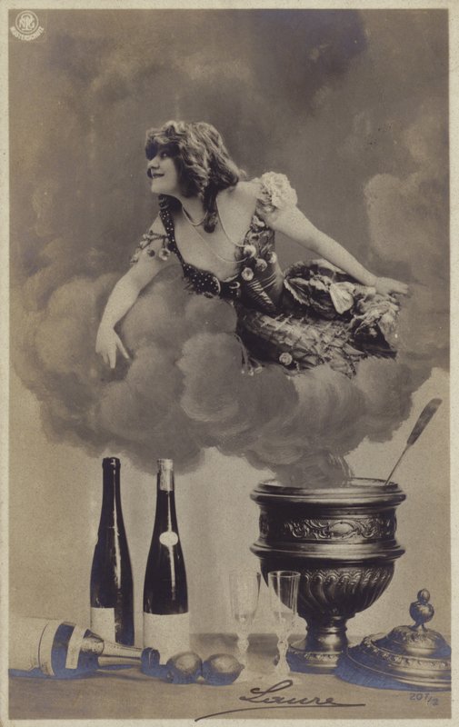 Młoda kobieta wyłaniająca się z pary wodnej z wazy do zupy (fotokolaż) autorstwa French Photographer