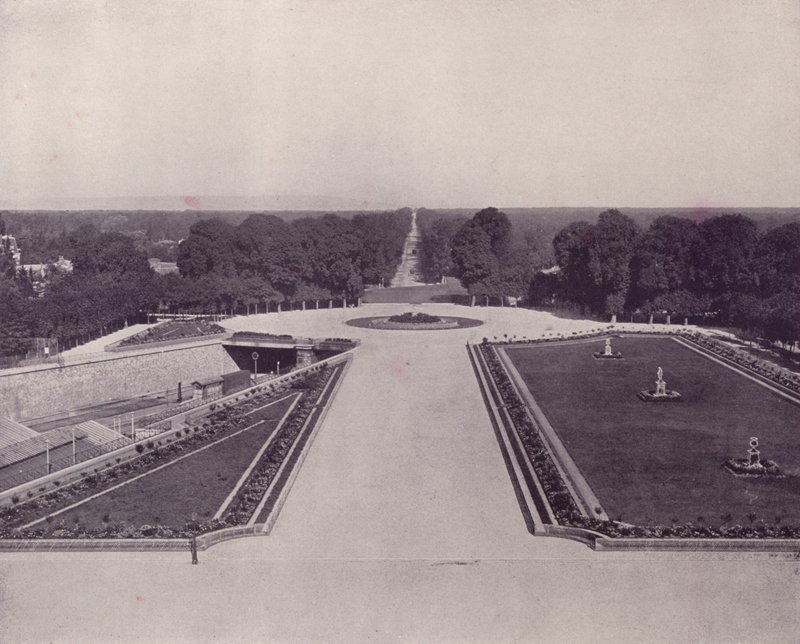 Avenue des Loges, St Germain-en-Laye (zdjęcie czarno-białe) autorstwa French Photographer