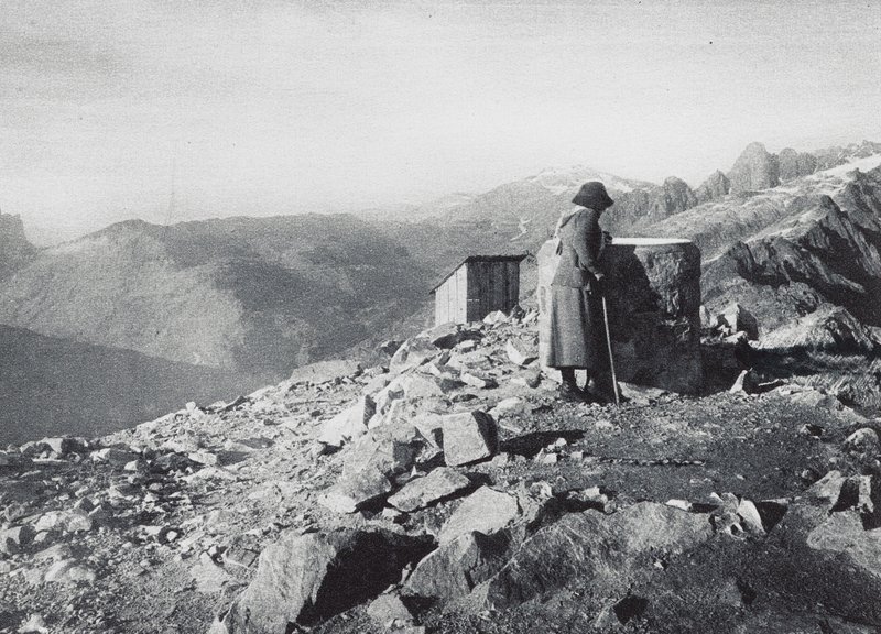 Buet, pasmo Aiguilles Rouges widziane z Brevent (zdjęcie czarno-białe) autorstwa French Photographer