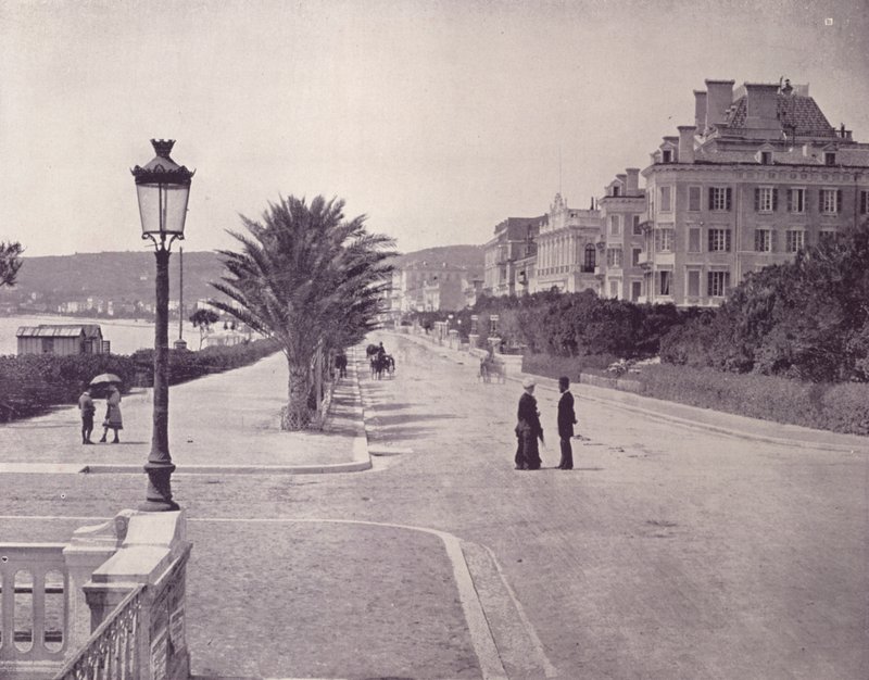 Sekcja Środkowa Szerokiej Promenady (zdjęcie czarno-białe) autorstwa French Photographer