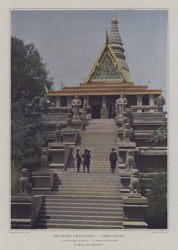 Zmiana warty w świątyni buddyjskiej w indochińskiej części Exposition Universelle 1900, Paryż (kolorowe zdjęcie) autorstwa French Photographer