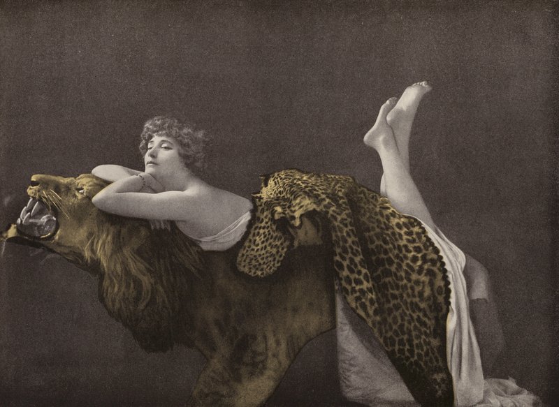 Collette Villy, francuska aktorka (zdjęcie kolorowe) autorstwa French Photographer