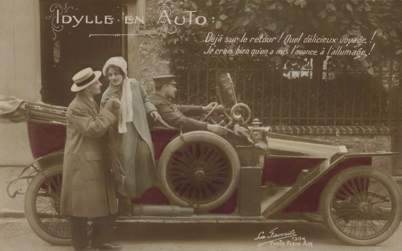 Para z samochodem (zdjęcie kolorowe) autorstwa French Photographer