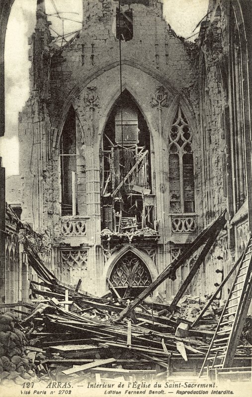 Zniszczone wnętrze kościoła Saint-Sacrement, Arras, Francja, I wojna światowa (zdjęcie czarno-białe) autorstwa French Photographer