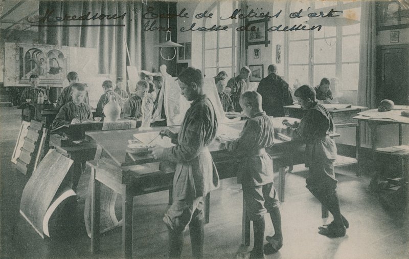 Lekcja rysunku w szkole artystycznej we Francji. Pocztówka wysłana w 1913 roku. autorstwa French Photographer