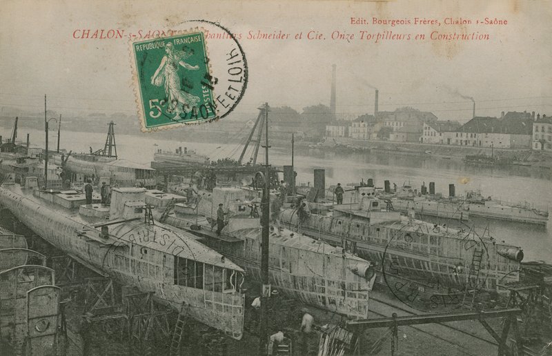 Jedenaście torpedowców w budowie przez Schneider and Co w Chalon-sur-Saone we wschodniej Francji. Pocztówka wysłana w 1913 roku. autorstwa French Photographer