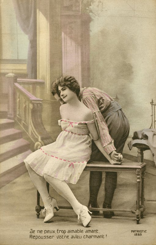 Obejmująca para (kolorowe zdjęcie) autorstwa French Photographer