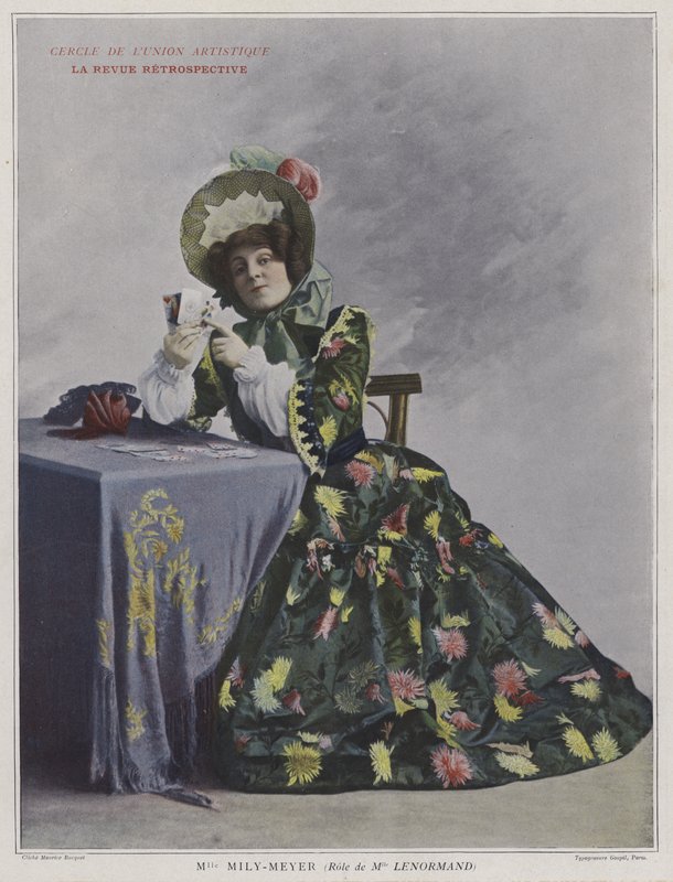 Emilie Mily-Meyer jako Mademoiselle Lenormand w retrospektywie La Revue (kolorowe zdjęcie) autorstwa French Photographer
