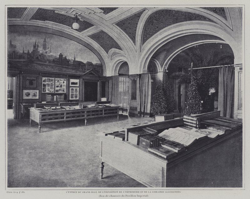 Wejście do wielkiej sali wystawy druku i książek w pawilonie niemieckim na Exposition Universelle 1900, Paryż (zdjęcie czarno-białe) autorstwa French Photographer