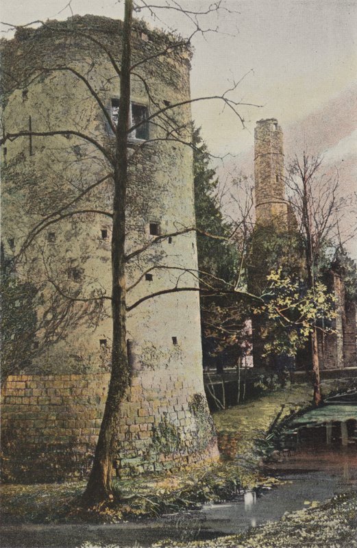 Fontenay-Tresigny, Ruiny zamku Vivier-en-Brie autorstwa French Photographer