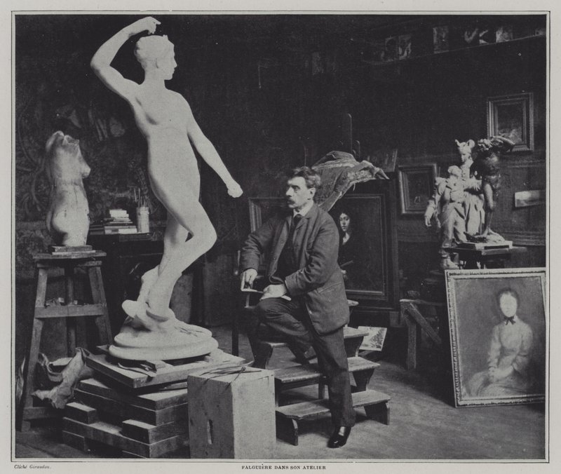 Francuski malarz i rzeźbiarz Alexandre Falguiere w swoim studio (zdjęcie czarno-białe) autorstwa French Photographer