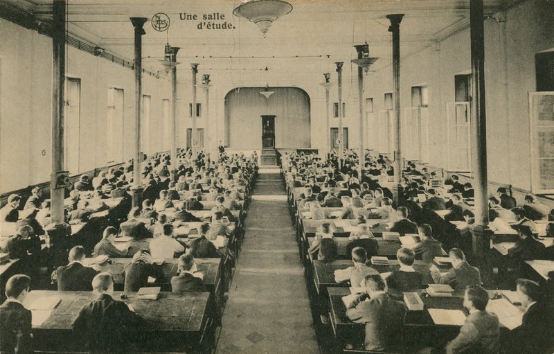 Klasa w szkole francuskiej. Saint-Roch, Ferrieres. Pocztówka wysłana 25 października 1913 r. autorstwa French Photographer