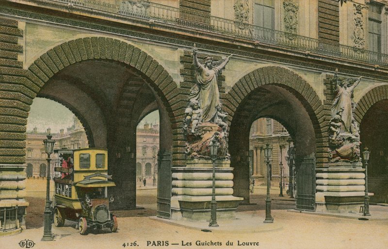 Brama Luwru w Paryżu, Francja. Pocztówka wysłana w 1913 roku. autorstwa French Photographer