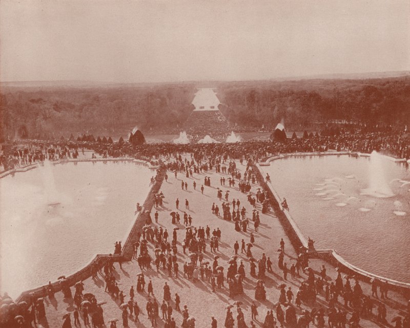 Widok ogólny z pałacu na Grandes Eaux, Wersal (zdjęcie czarno-białe) autorstwa French Photographer
