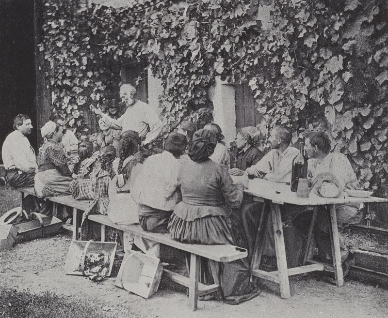 Zbieracze winogron jedzący obiad (zdjęcie czarno-białe) autorstwa French Photographer