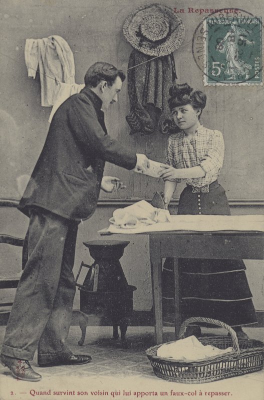 Prasująca dziewczyna (zdjęcie czarno-białe) autorstwa French Photographer