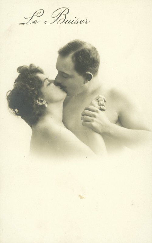 Całująca się para autorstwa French Photographer