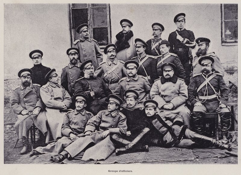 Armia rosyjska: grupa oficerów (zdjęcie czarno-białe) autorstwa French Photographer