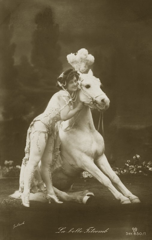 La Belle Titcomb (zdjęcie czarno-białe) autorstwa French Photographer