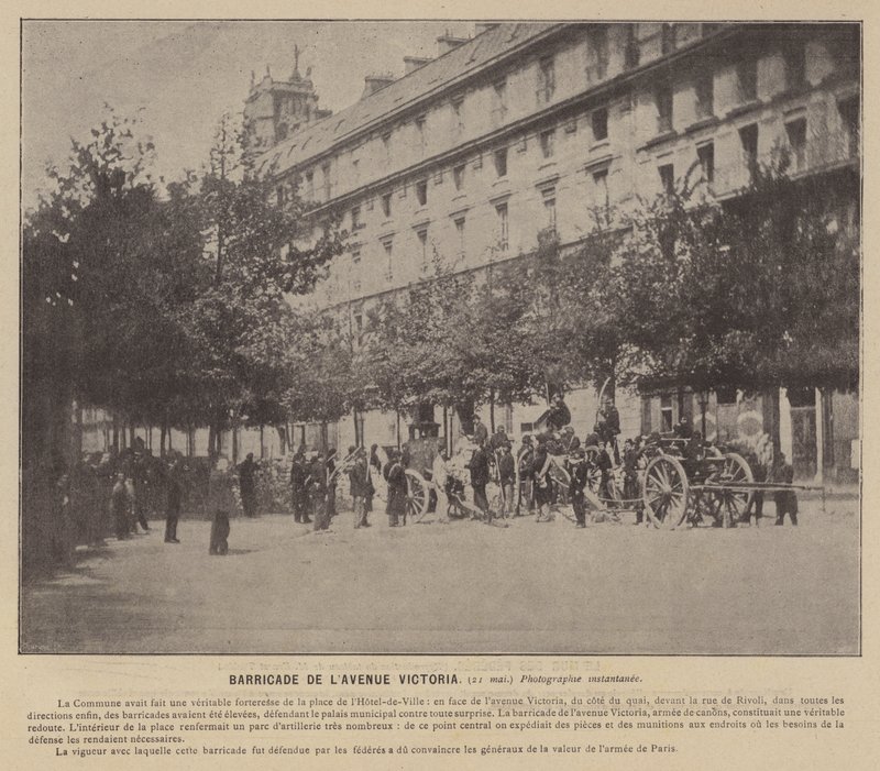 Komuna Paryska, barykada na Alei Wiktorii, 21 maja (zdjęcie czarno-białe) autorstwa French Photographer