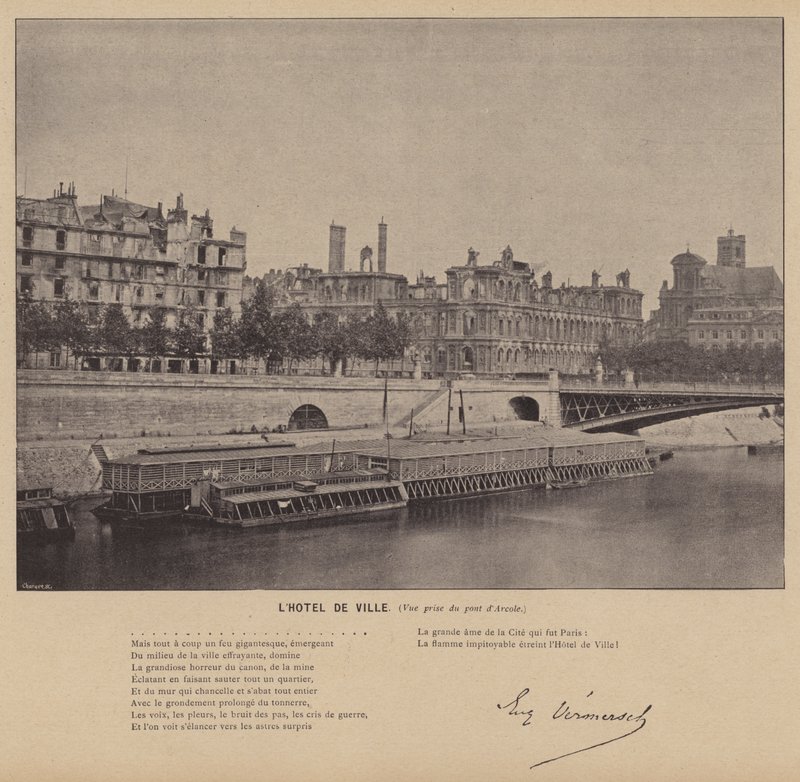 Komuna Paryska, Hotel De Ville, Widok z mostu Arcole (zdjęcie czarno-białe) autorstwa French Photographer