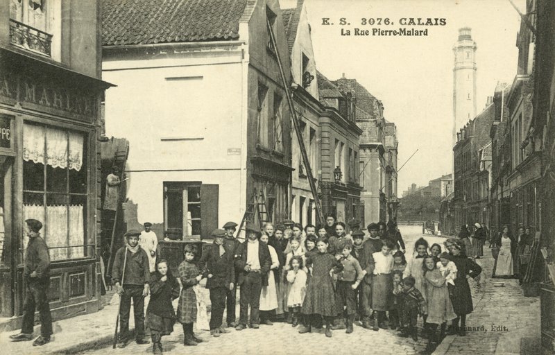 Rue Pierre-Mulard, Calais (czarno-białe zdjęcie) autorstwa French Photographer